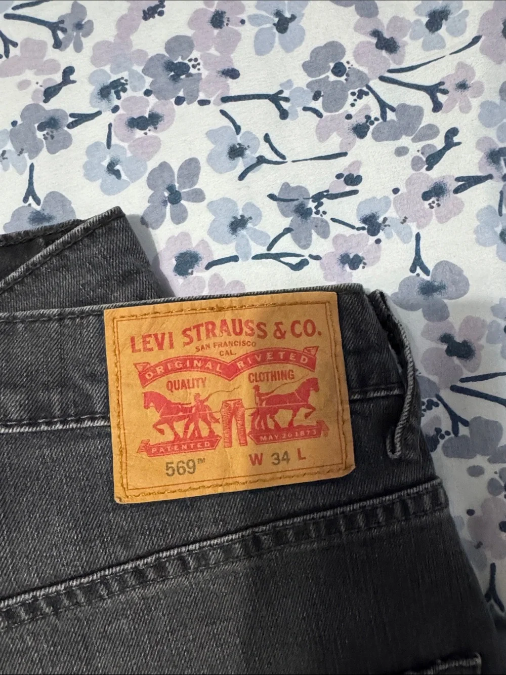 Levi's Men's Washed Black Straight Jeans Shorts